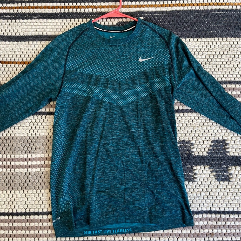 NIKE men’s workout shirt (long-sleeved)